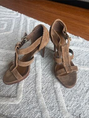 NEVER WORN Sergio Rossi Brown Suede Heels